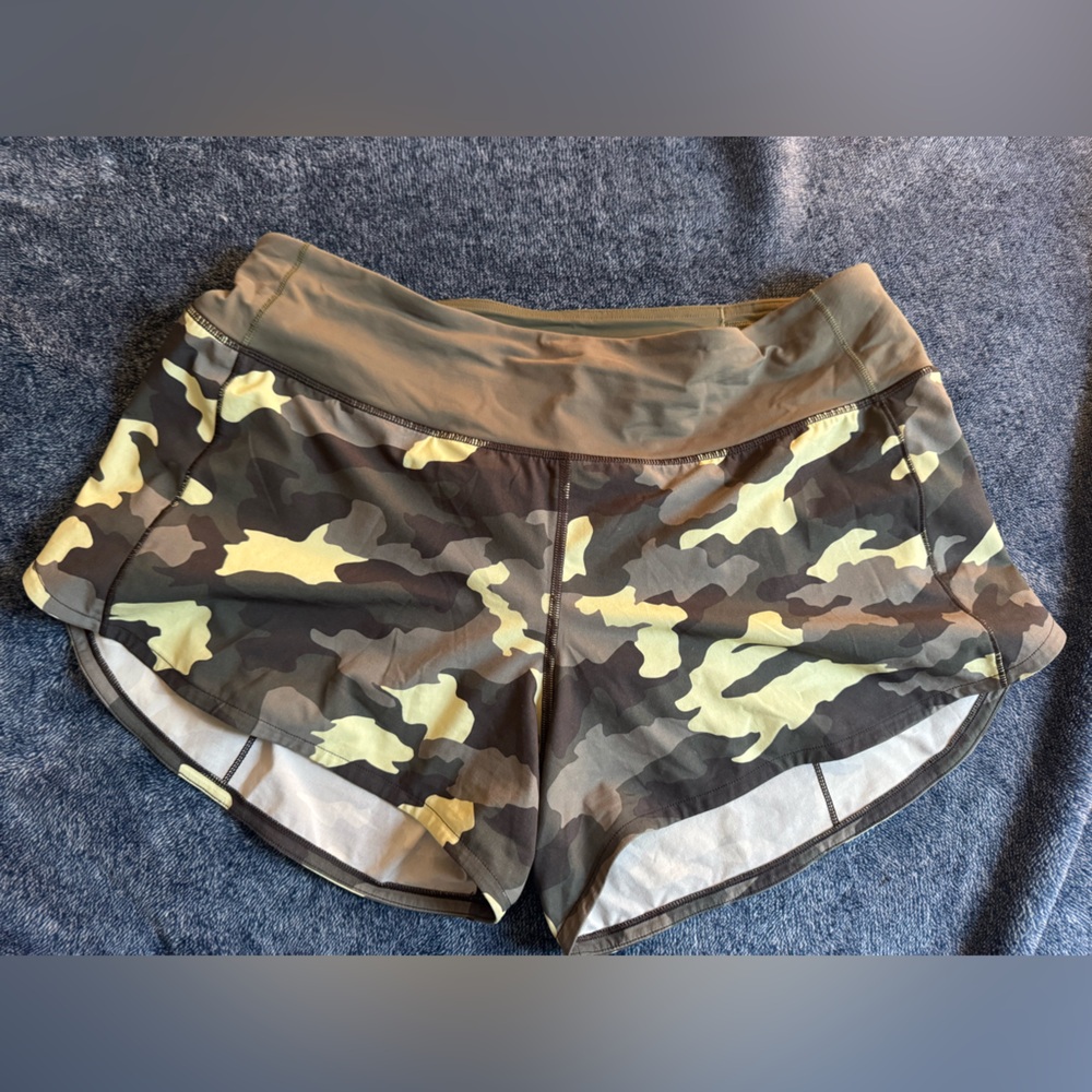 Lululemon Hottie Hot Size 10 Tall 4.5” inseam